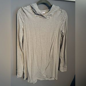 Bamboo hooded nursing shirt